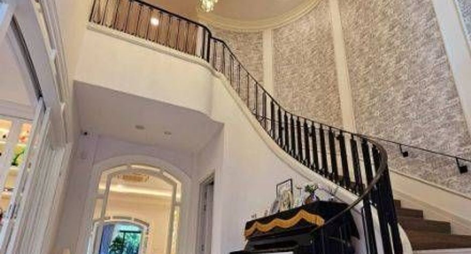 À vendre et à louer 5 chambres maison à Saphan Sung, Bangkok