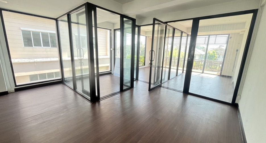 For sale 2 bedrooms townhouse in Bang Phli, Samut Prakan