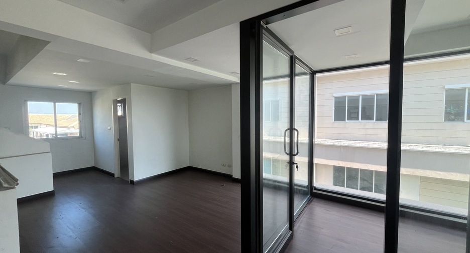 For sale 2 bedrooms townhouse in Bang Phli, Samut Prakan