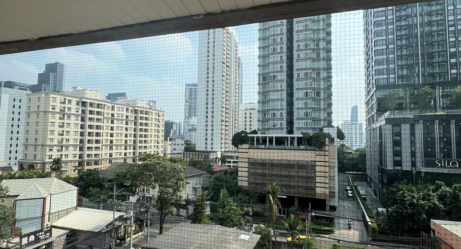 For sale 2 bedrooms condo in Khlong Toei, Bangkok