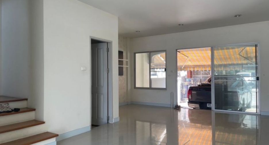 For rent 3 bedrooms townhouse in Bang Kapi, Bangkok