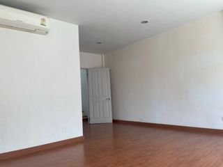 Аренда 3 спальни таунхаус в Банг Капи, Бангкок
