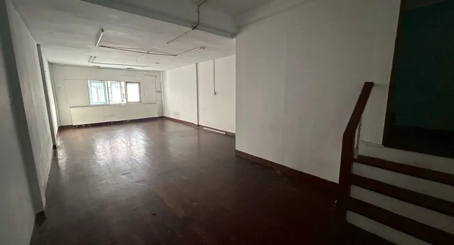 For rent 4 bedrooms townhouse in Bang Kapi, Bangkok