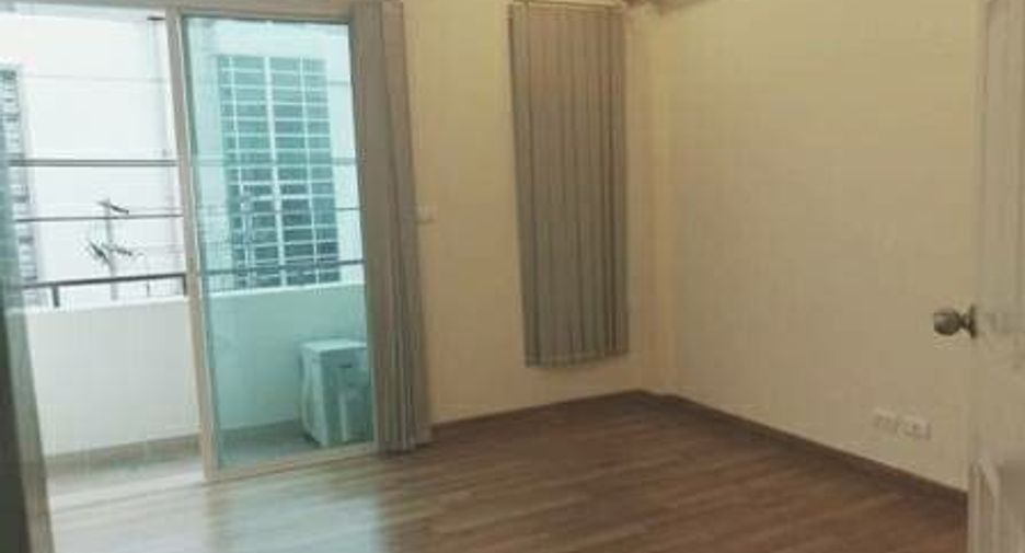 Casa adosada en venta de 3 habitaciones en Bueng Kum, Bangkok