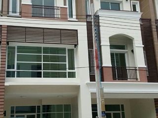 Продажа 3 спальни таунхаус в Буенг Кум, Бангкок
