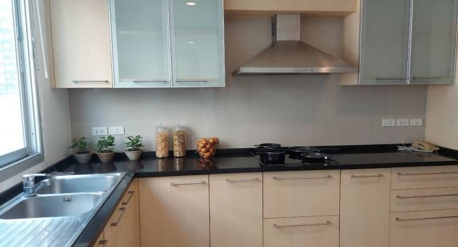 For rent 3 bedrooms apartment in Sathon, Bangkok