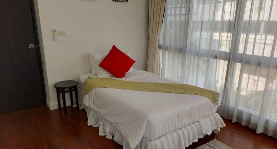 For rent 3 bedrooms apartment in Sathon, Bangkok