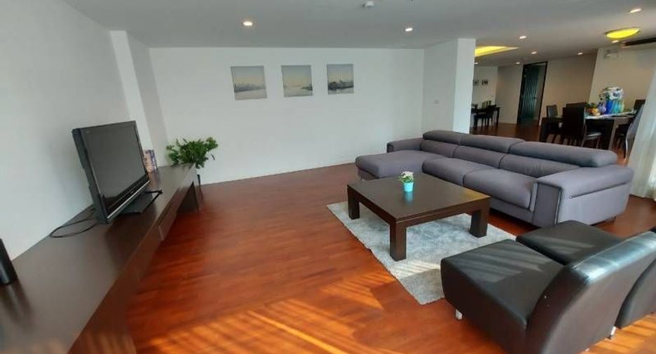 For rent 3 bedrooms apartment in Sathon, Bangkok