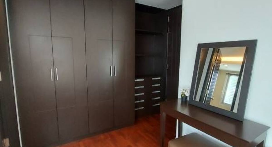 For rent 3 bedrooms apartment in Sathon, Bangkok