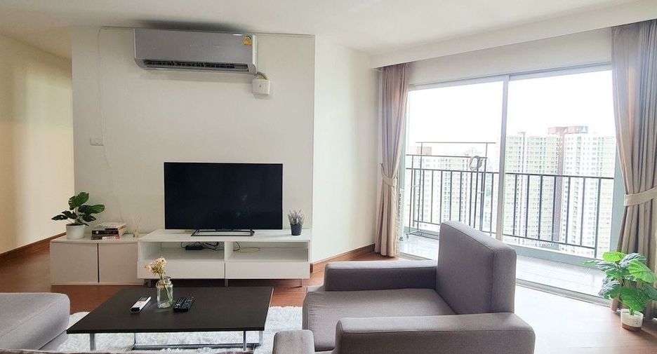 Wohnung zur Miete mit 3 Zimmer in Huai Khwang, Bangkok