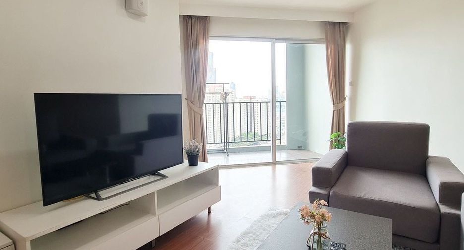 Wohnung zur Miete mit 3 Zimmer in Huai Khwang, Bangkok