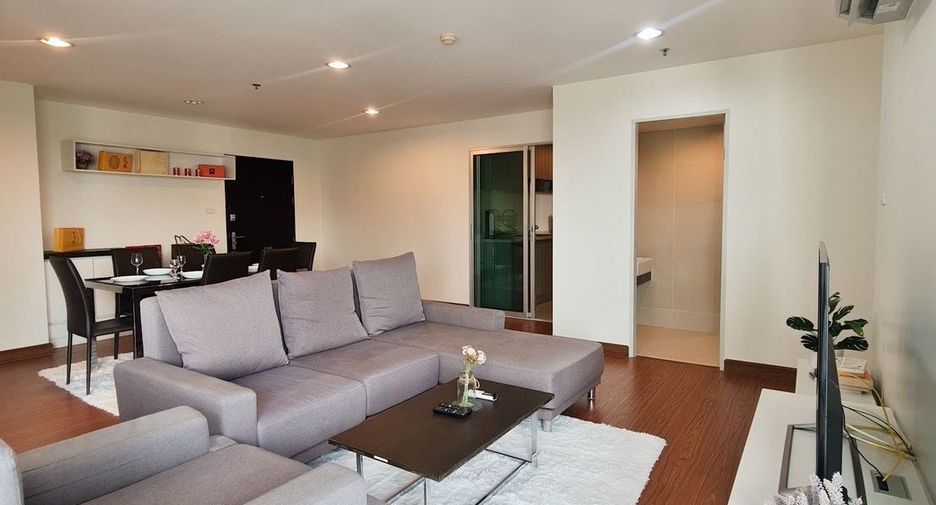 Wohnung zur Miete mit 3 Zimmer in Huai Khwang, Bangkok