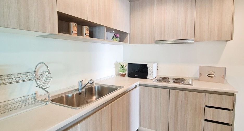 Wohnung zur Miete mit 3 Zimmer in Huai Khwang, Bangkok