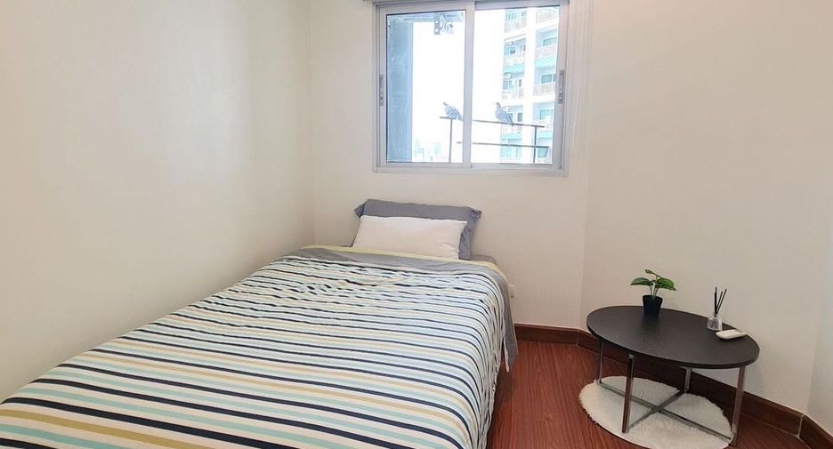 Wohnung zur Miete mit 3 Zimmer in Huai Khwang, Bangkok