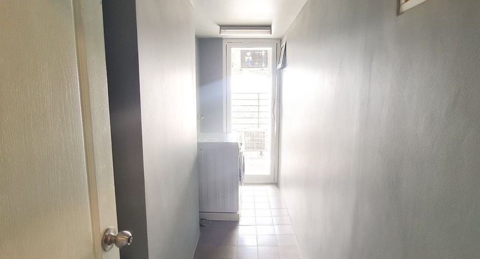 Wohnung zur Miete mit 3 Zimmer in Huai Khwang, Bangkok