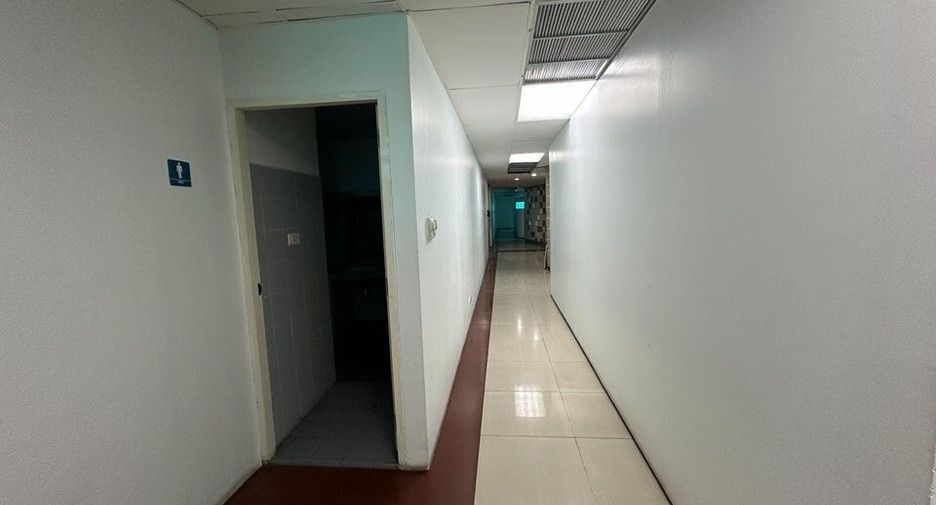 Büro zur Miete in Huai Khwang, Bangkok