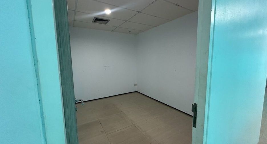 Büro zur Miete in Huai Khwang, Bangkok