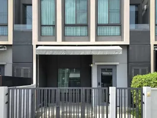 For rent 3 bedrooms townhouse in Bang Phli, Samut Prakan