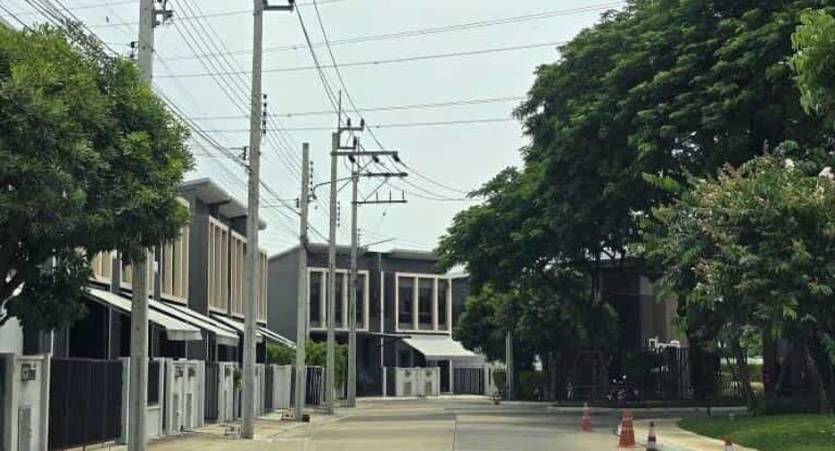 出租 3 卧室 联排别墅 在 Bang Phli, Samut Prakan