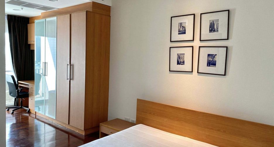 For rent 2 bedrooms condo in Watthana, Bangkok