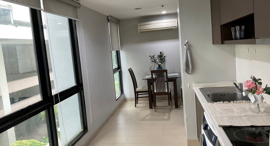 For rent 2 bedrooms condo in Watthana, Bangkok