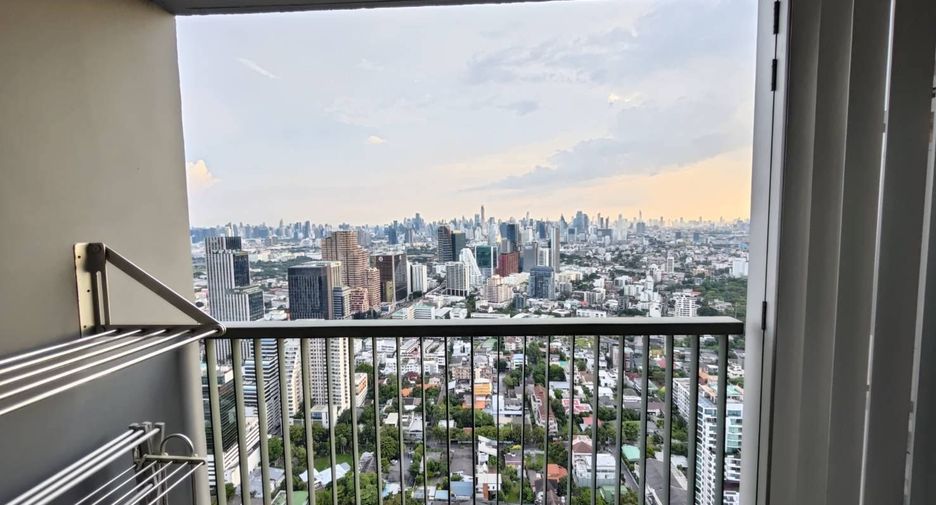 For rent 2 bedrooms condo in Phaya Thai, Bangkok