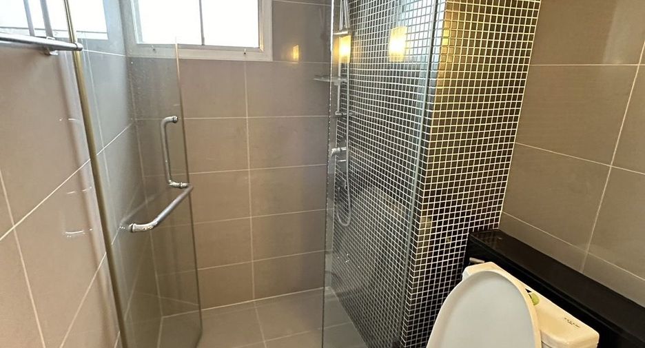 Wohnung zur Miete mit 2 Zimmer in Huai Khwang, Bangkok