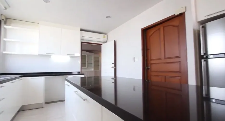 À louer 3 chambres appartement à Watthana, Bangkok