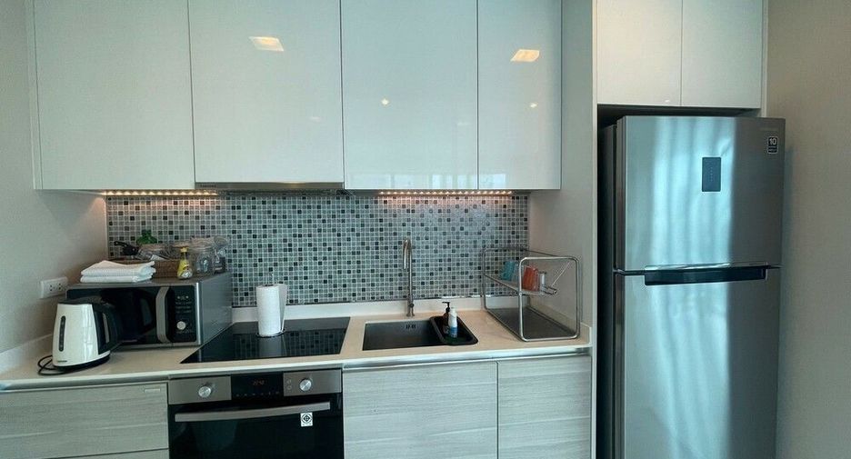 For rent 2 bedrooms condo in Watthana, Bangkok