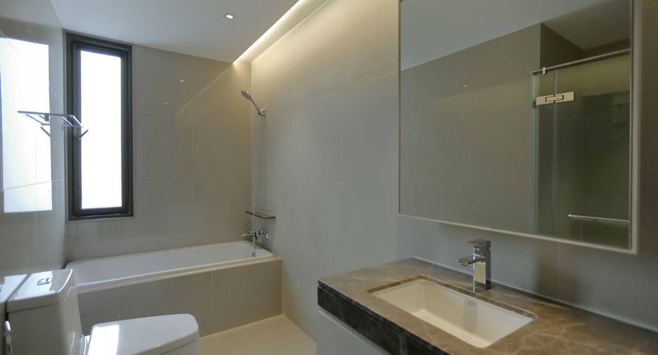 For rent 3 bedrooms apartment in Watthana, Bangkok