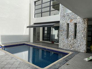 Haus zur Miete mit 4 Zimmer in Watthana, Bangkok