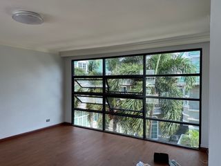 Haus zur Miete mit 4 Zimmer in Watthana, Bangkok