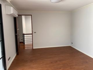 Haus zur Miete mit 4 Zimmer in Watthana, Bangkok