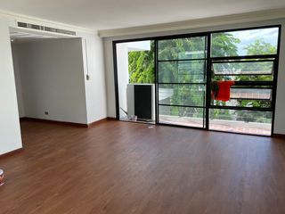 Haus zur Miete mit 4 Zimmer in Watthana, Bangkok