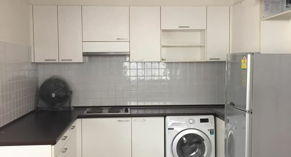 For rent 2 bedrooms condo in Watthana, Bangkok