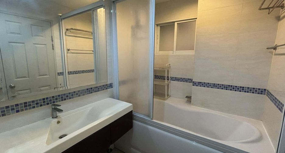 For rent 1 bed condo in Huai Khwang, Bangkok