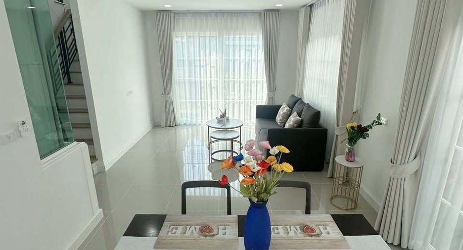 Casa en alquiler de 4 habitaciones en Mueang Samut Prakan, Samut Prakan