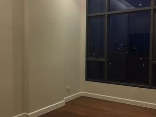 Продажа 2 спальни кондо в Пхра Кханонг, Бангкок