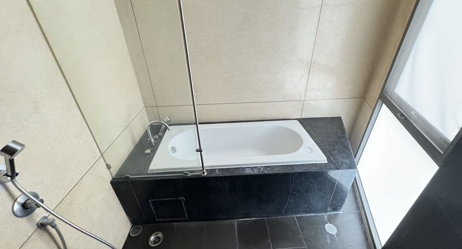 For rent 3 bedrooms apartment in Watthana, Bangkok