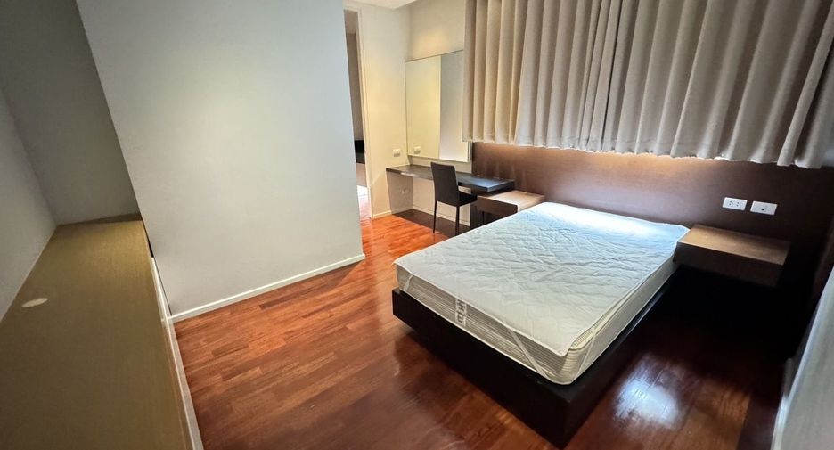 For rent 3 bedrooms apartment in Watthana, Bangkok