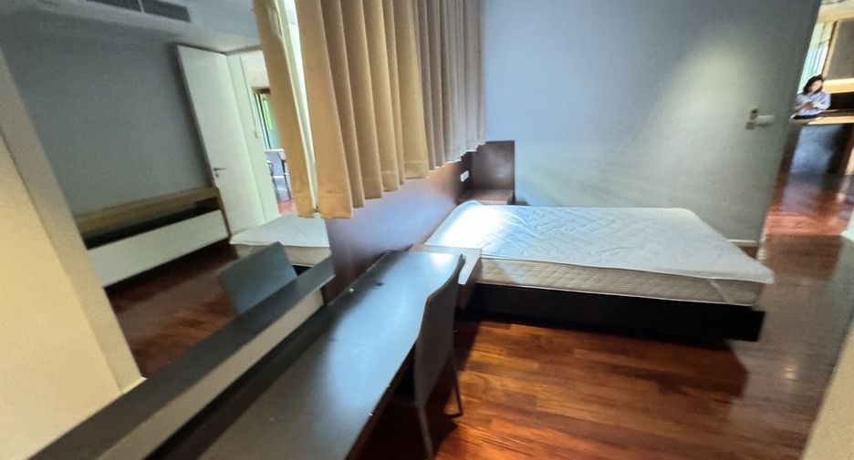 For rent 3 bedrooms apartment in Watthana, Bangkok