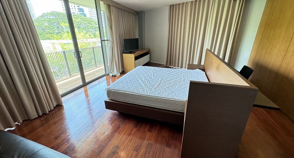 For rent 3 bedrooms apartment in Watthana, Bangkok