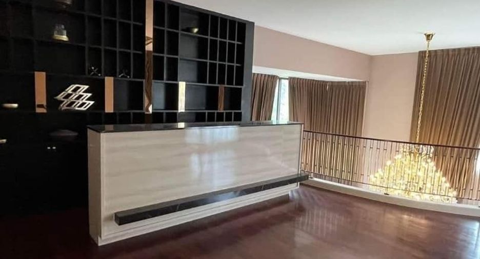 For sale 5 bedrooms house in Saphan Sung, Bangkok