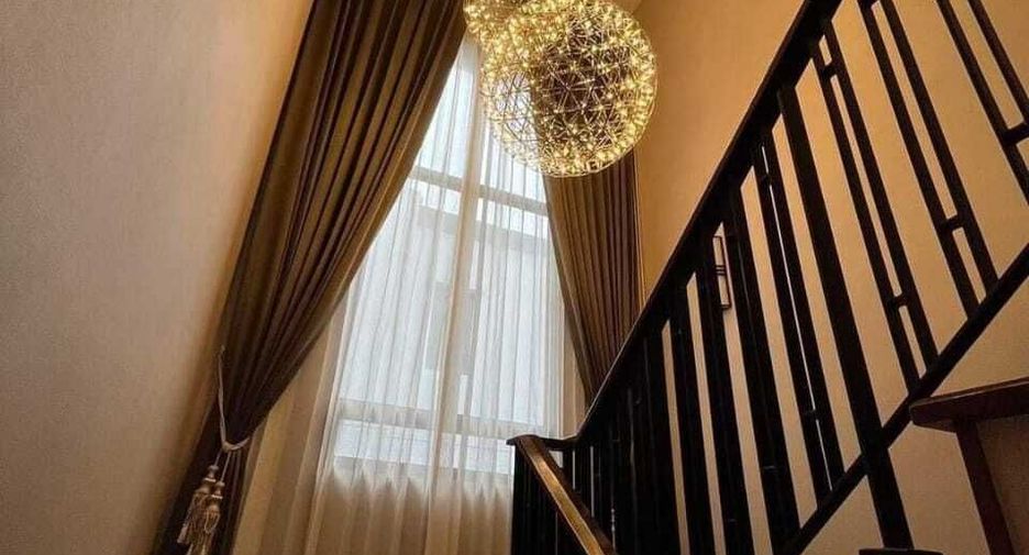 For sale 5 bedrooms house in Saphan Sung, Bangkok