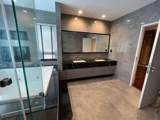 Casa en venta de 5 habitaciones en Saphan Sung, Bangkok