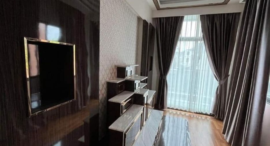 For sale 5 bedrooms house in Saphan Sung, Bangkok