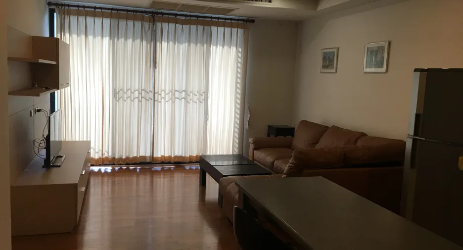 For rent 2 bedrooms condo in Huai Khwang, Bangkok