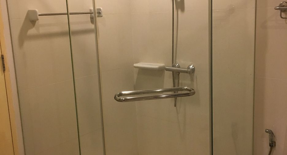 For rent 2 bedrooms condo in Huai Khwang, Bangkok