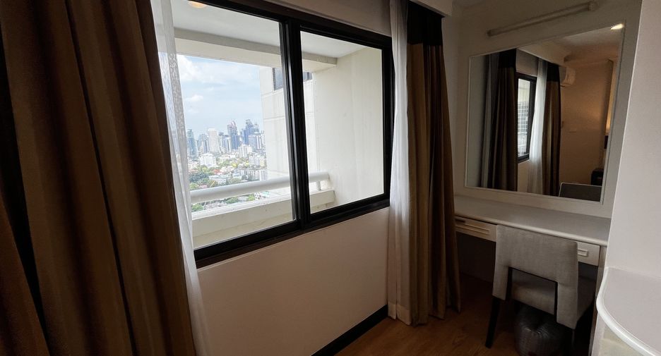 For rent 2 bedrooms condo in Khlong Toei, Bangkok