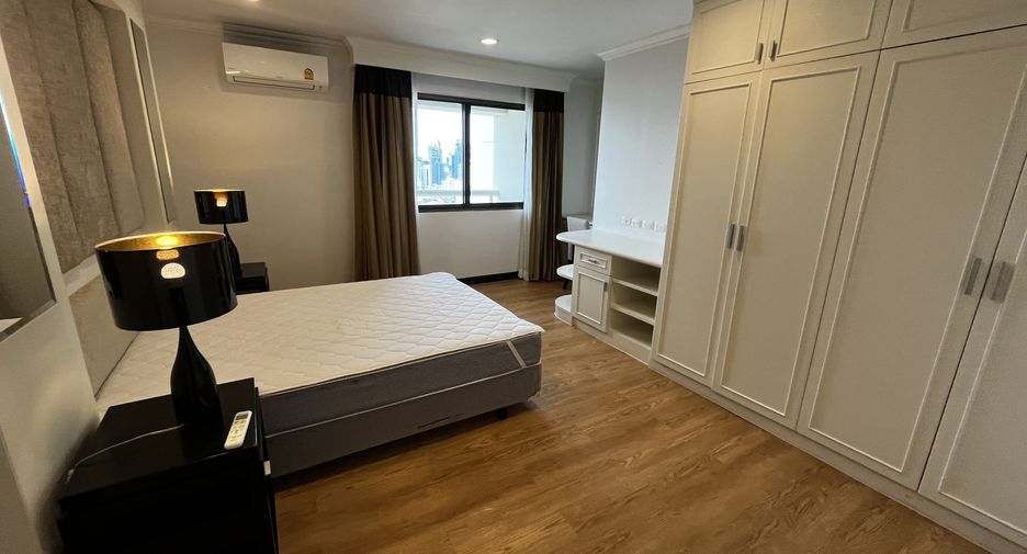 For rent 2 bedrooms condo in Khlong Toei, Bangkok